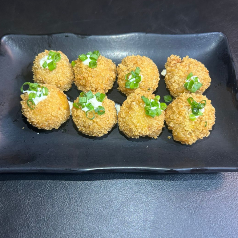 Bolinho de salmão e tilápia empanado, 10 unidades