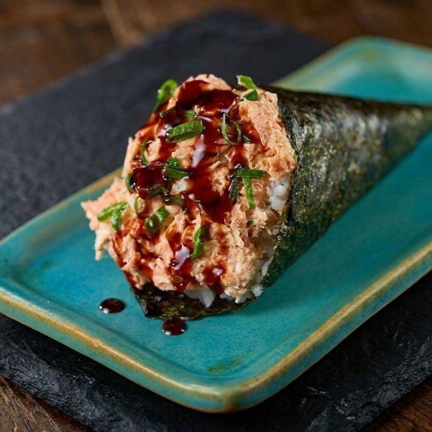 temaki de salmão grelhado com cream cheese