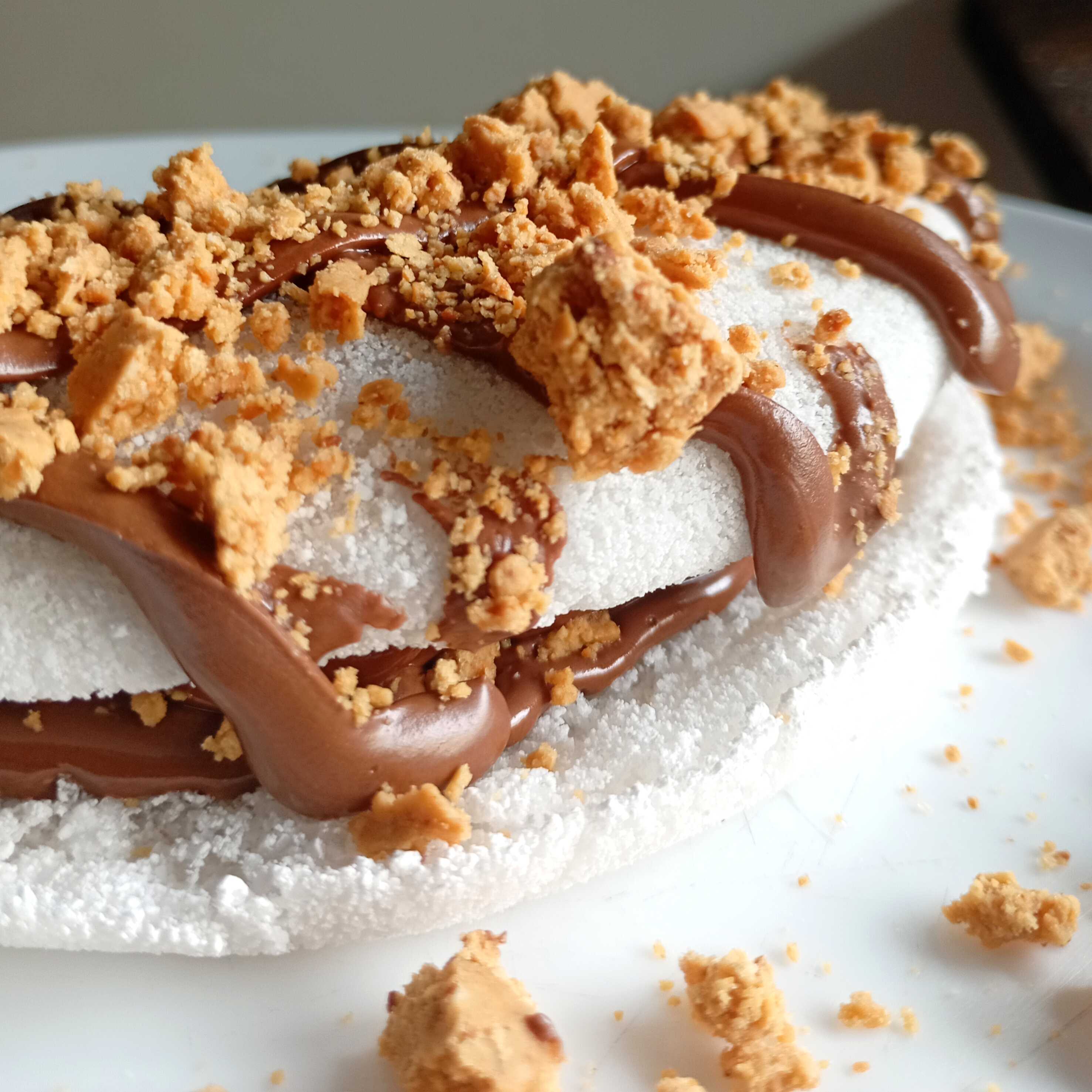 Massa de tapioca com paçoca e chocolate