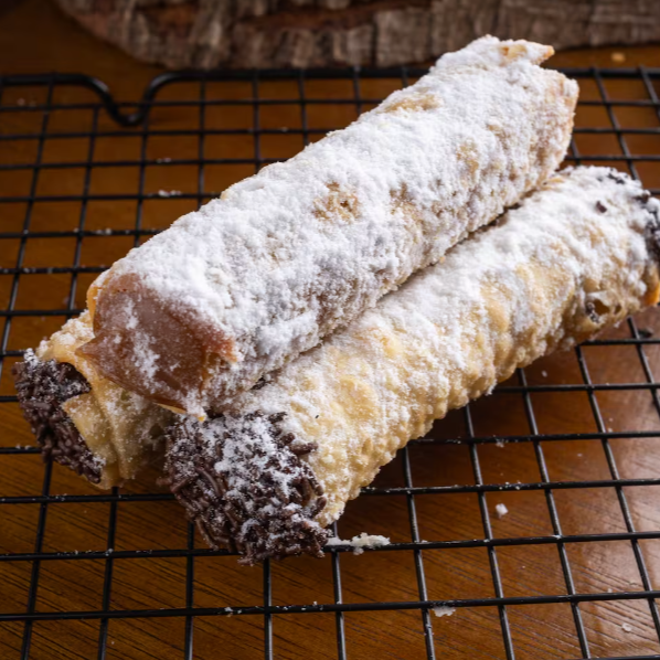 Cannolis fresquinhos e recheados! Clique e escolha seu sabor favorito.