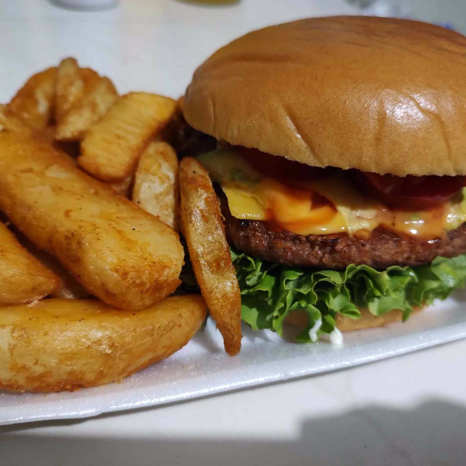 Hamburguesa con Papas Gajo