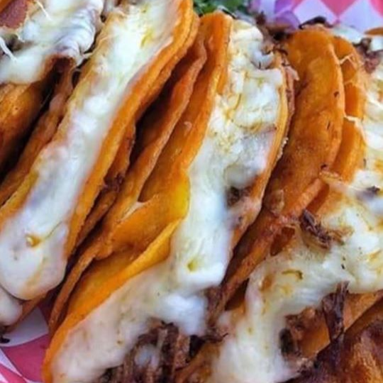 Taco Dorado Con Queso