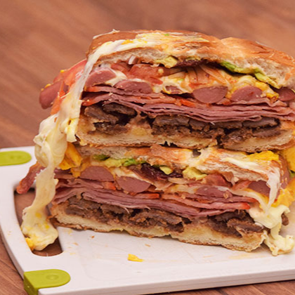 Torta Gigante Cubana con Quesillo