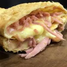 Pastel vai bem á qualquer hora, ainda mais com uma massa bem sequinha e com esse recheio clássico.