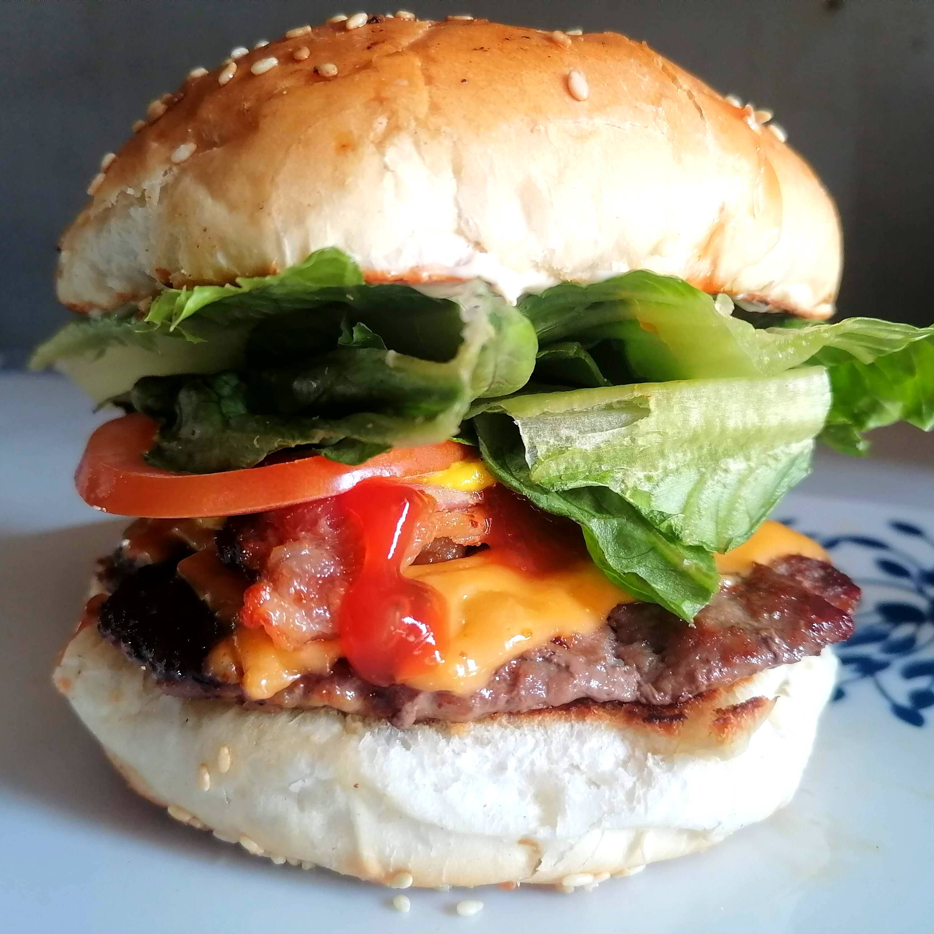 Hamburguesa con Papas Fritas
