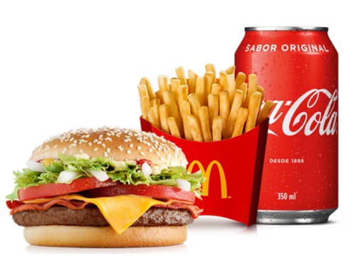 Um hambúrguer (100% carne bovina), bacon, alface americana, cebola, queijo cheddar, tomate, maionese, ketchup, mostarda e pão com gergelim, acompanhamento e bebida