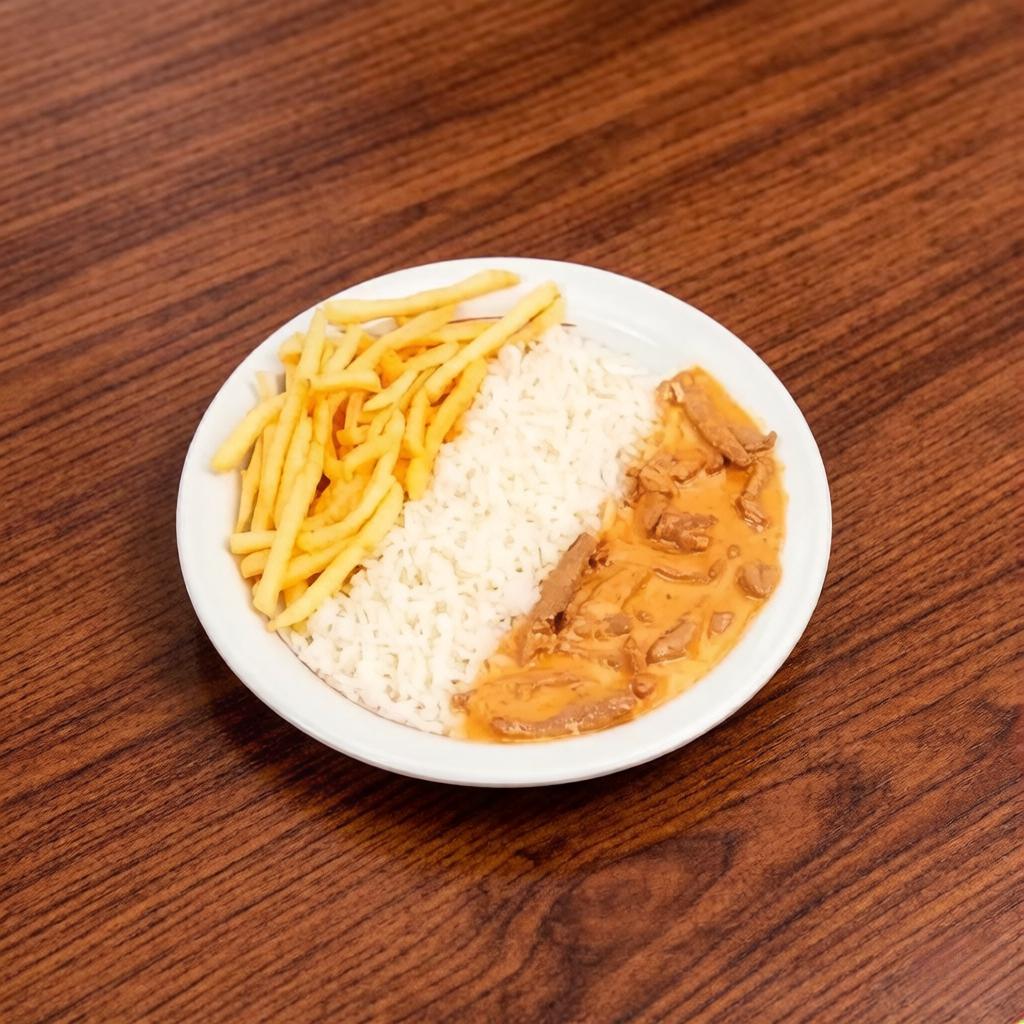 A Marmita Strogonoff de Carne é uma deliciosa opção da nossa categoria de Marmitas. Nela, você encontra um Strogonoff de Carne bem temperado e apetitoso, com pedaços generosos de carne. Acompanha um arroz branco soltinho e bem temperado, perfeito para combinar com o molho do Strogonoff. Para finalizar, você tem a opção de escolher entre fritas crocantes, um purê suave e cremoso, ou batata palha extra crocante. Tudo preparado com ingredientes frescos e de alta qualidade, pensado para proporcionar a melhor experiência para o seu paladar.