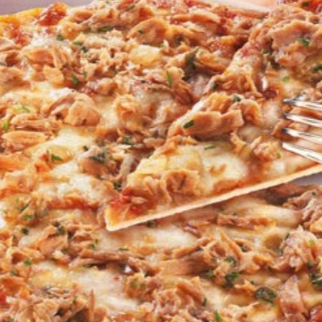 muçarela, molho de tomate, atum, catupiry, tomate e palmito