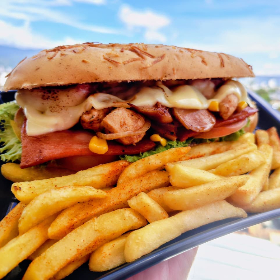 Sandwich Currambero + Gaseosa 250 Ml