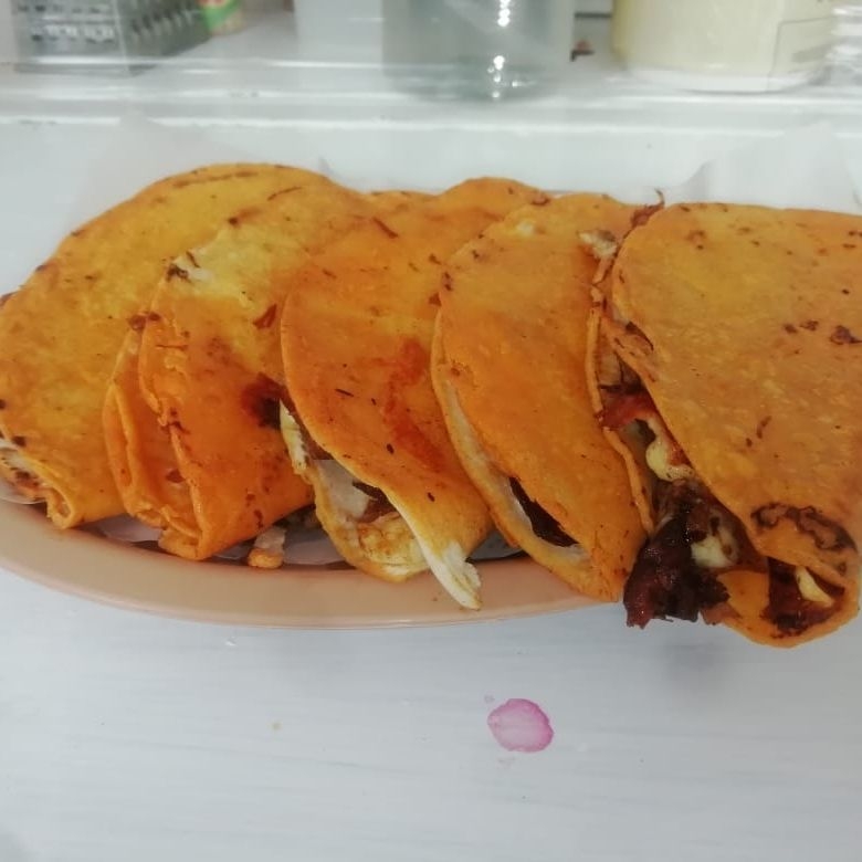 Orden de 3 Quesabirrias (Incluye Consomé) St