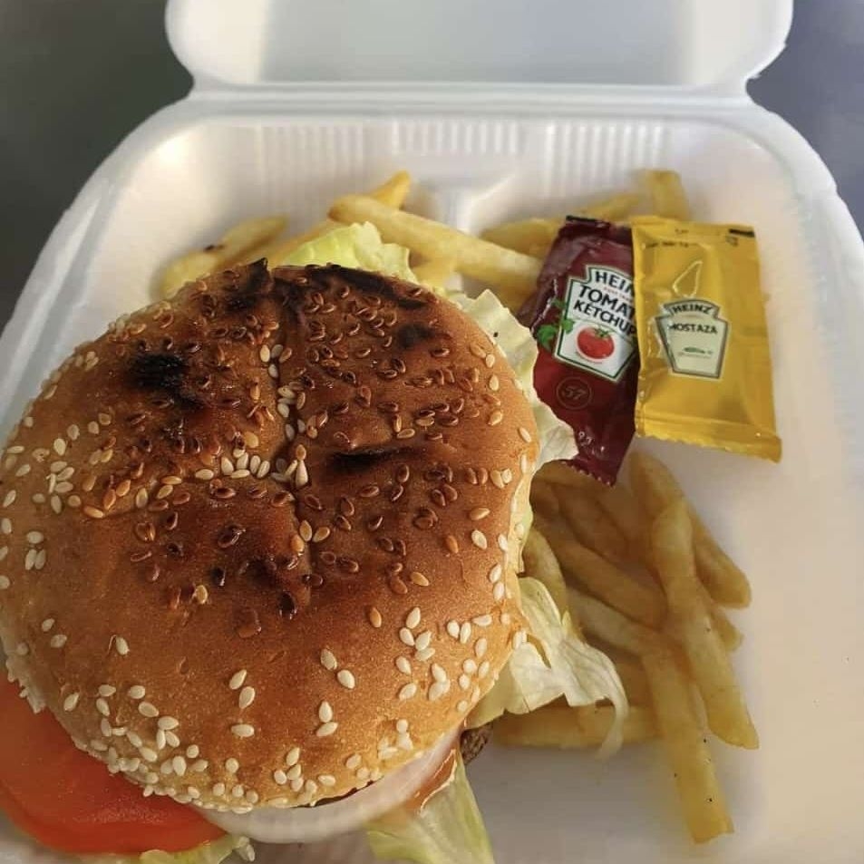 Hamburguesa Res o Pollo con Papas