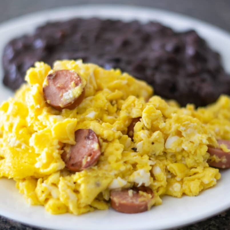 Huevo con Salchicha
