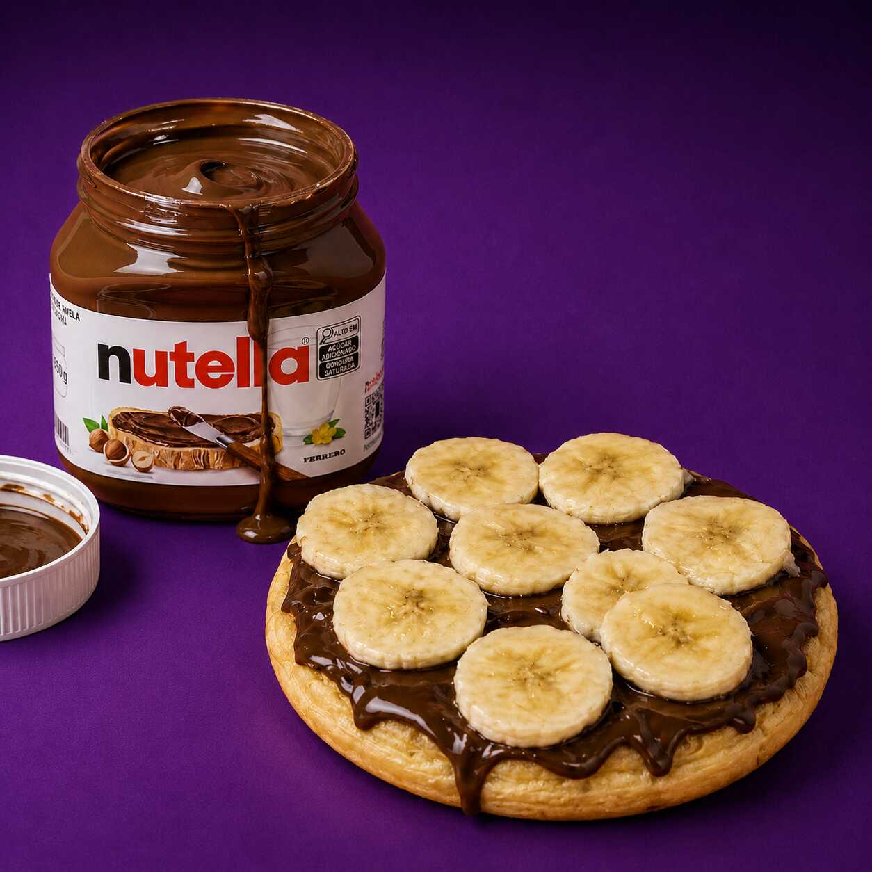Uma combinação clássica que nunca sai de moda! Waffle preparado na hora, coberto com uma generosa camada de Nutella® e fatias de banana fresquinha, trazendo o equilíbrio perfeito entre a cremosidade do chocolate e a doçura natural da fruta.
