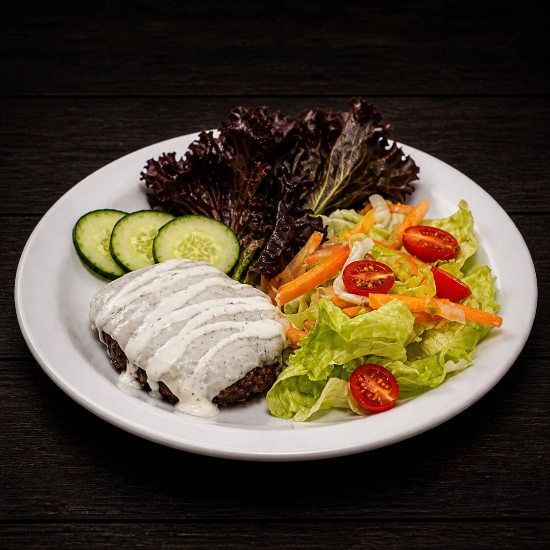 mix de folhas, tomate cereja, pepino japones, tomate italiano, uma carne de hamburguer de 160g artesanal, queijo de bufalo e molho 4 queijos