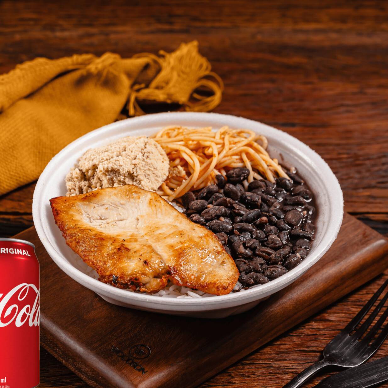 Marmita com Frango Grelhado + Arroz + Feijão + Macarrão + Farofa Marmita de 550 ml* Bebidas, marmitas com big descontos, talheres, complementos e sobremesas estão disponíveis na seção “Complementos” da proxima etapa.