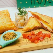 2 pastéis (12 cm) A Sua Escolha, para você conhecer o melhor Pastel Gourmet do Rio de Janeiro :)