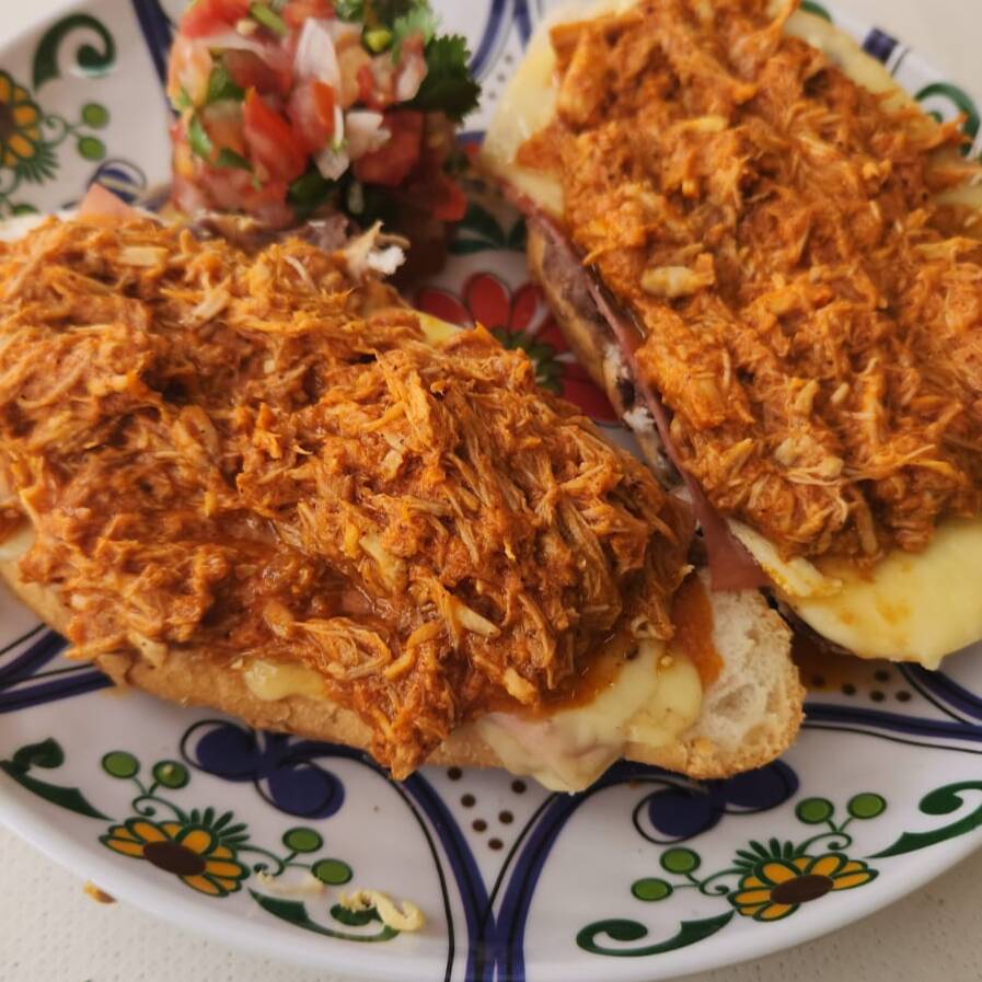 Molletes con Cochinita Pibil