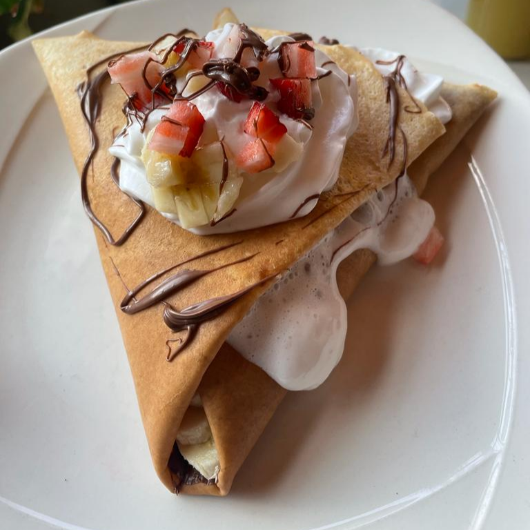 Crepa de Nutella, Fresas, Plátano y Crema Batida