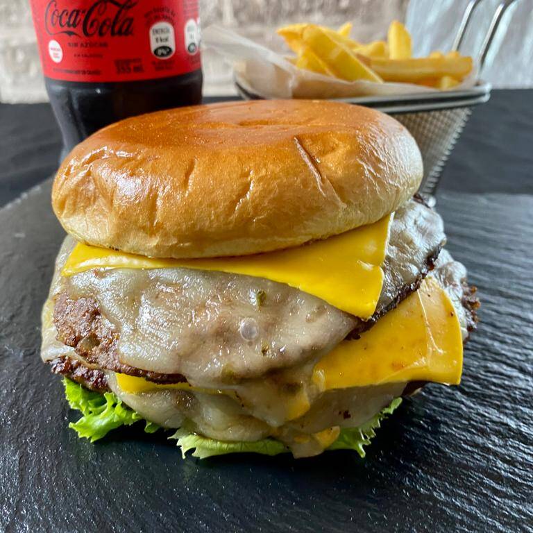Combo Hamburguesa Doble 1/4 de Libra Monterrey