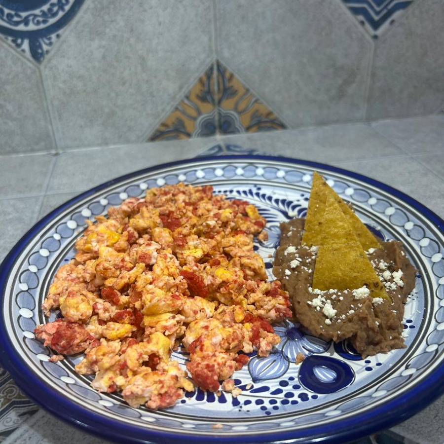 Huevos Tradicionales Chorizo
