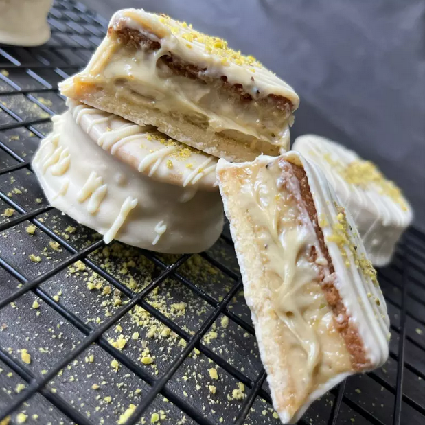 Delicioso Alfajor Supreme de Pistache, zero açúcar, zero lactose e sem farinha de trigo 50g aprox Não recomendamos para Celíacos e Alérgicos a Proteína do Leite