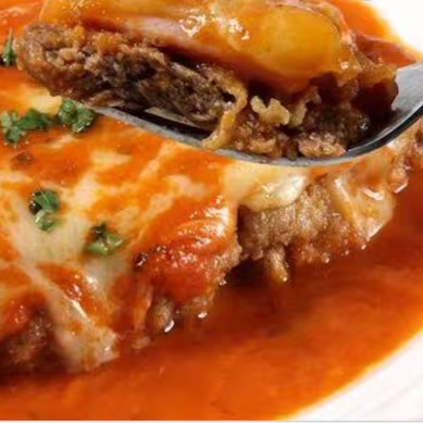 Arroz, fritas, salada do dia e filé mignon à parmegiana