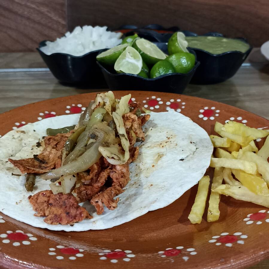 Taco de Enchilada en Harina de Mantequilla