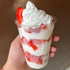 Fresas con Crema Queso y Helado Pequeña