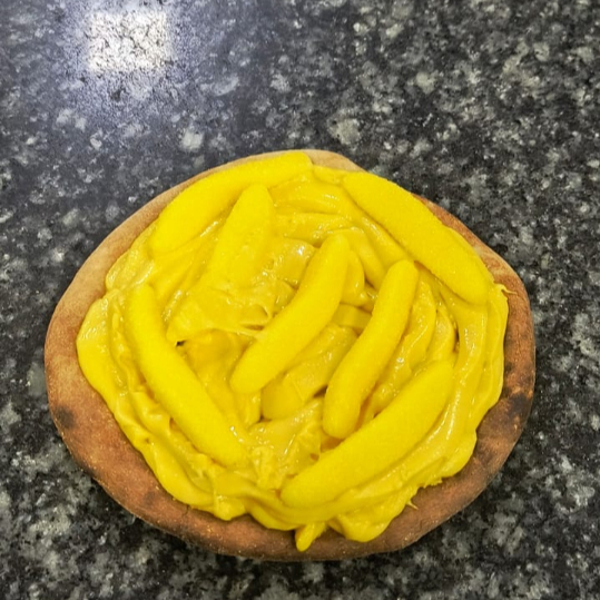 1 PIZZA DE MUSSARELA 2 ESFIRRAS DE FINI BANANINHA