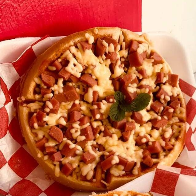 Waffle Pizza Salchicha