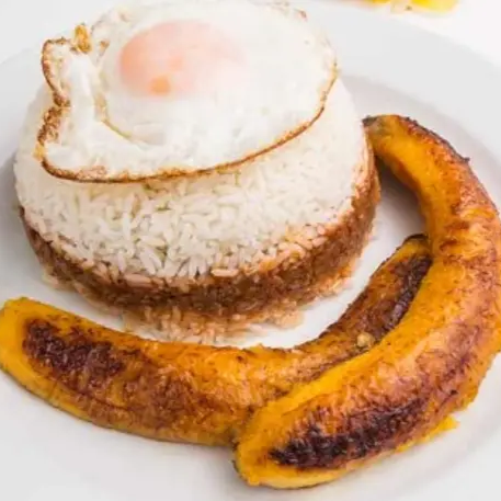 Arroz Tapado a Lo Pobre + Bebida del Día