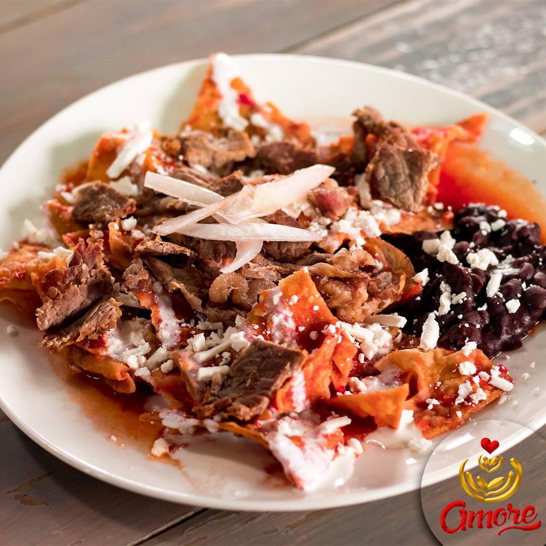 Chilaquiles Rojos con Arrachera