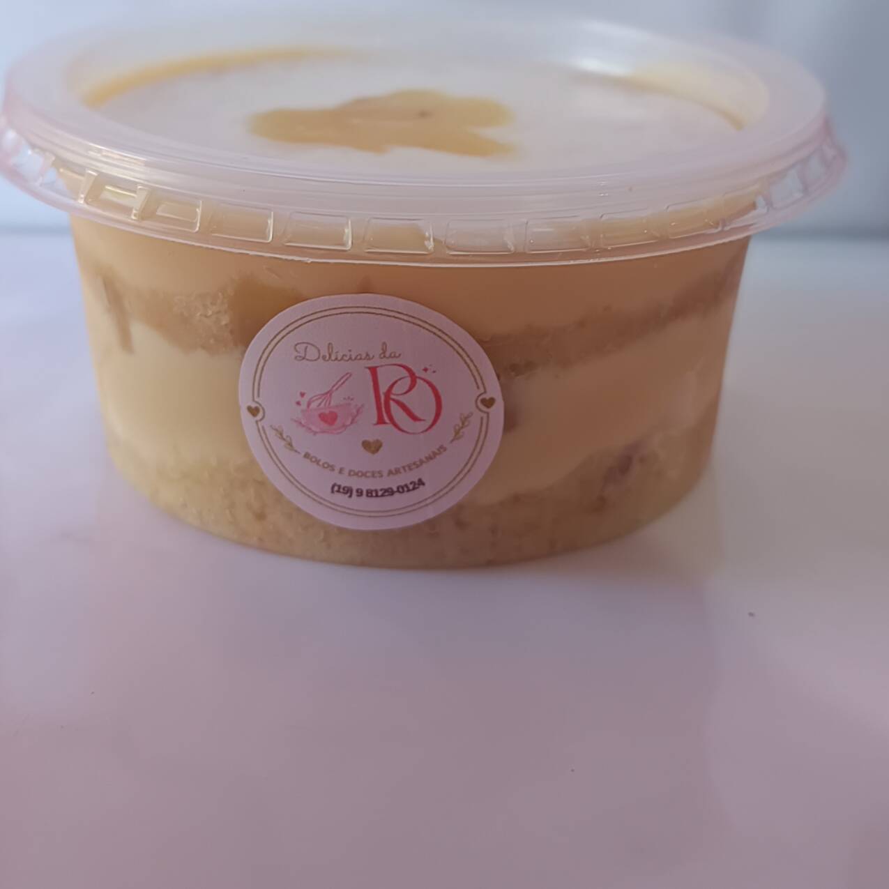 Delicioso irresistível bolo de abacaxi 🍍 com brigadeiro de Ninho, massa branca bem molhadinha