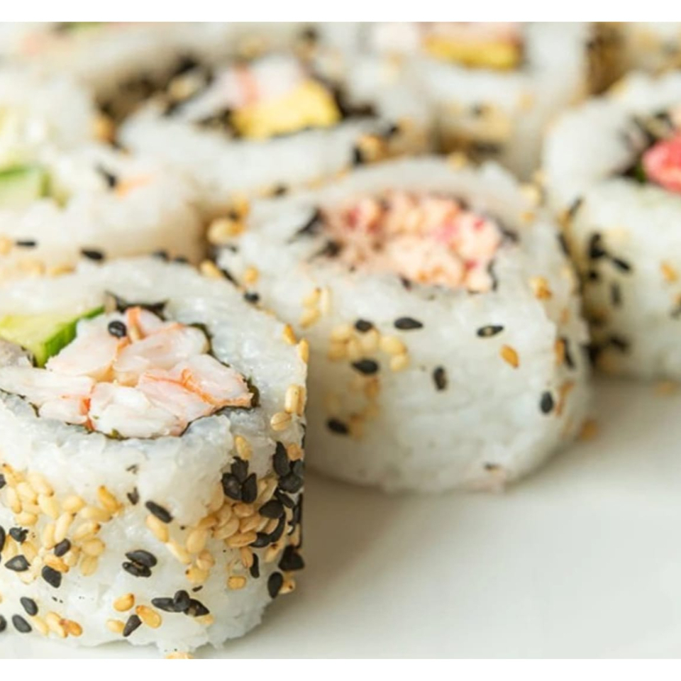 10 Piezas De Rollo Con Surimi + Té Frio