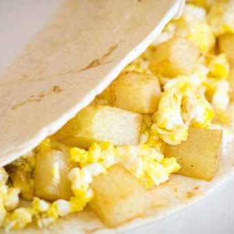 3 Tacos Harina Huevo con Papas + Cafe