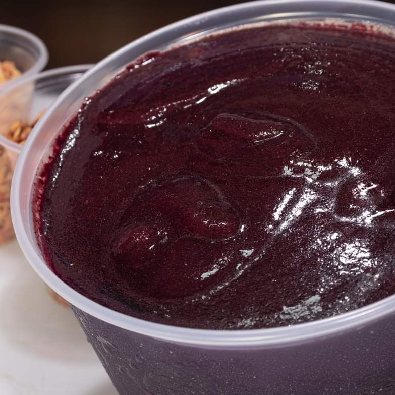 Açaí, Guaraná e enriquecido com banana e morango. Por se tratar de um produto feito com frutas, poderá sofrer variações em seu sabor e coloração conforme a safra.