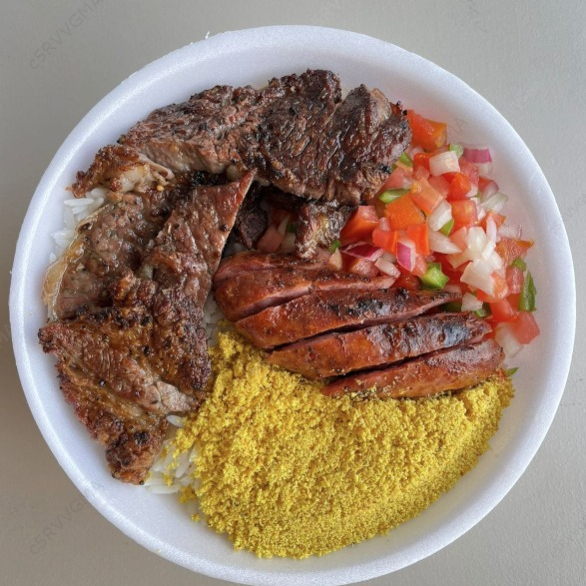 Acompanha arroz, feijão , batata frita, farofa, 1 linguiça, 1 frango e 3 a 4 fatias de carne (Maminha ou Fraldinha ou contra filet) carne suina