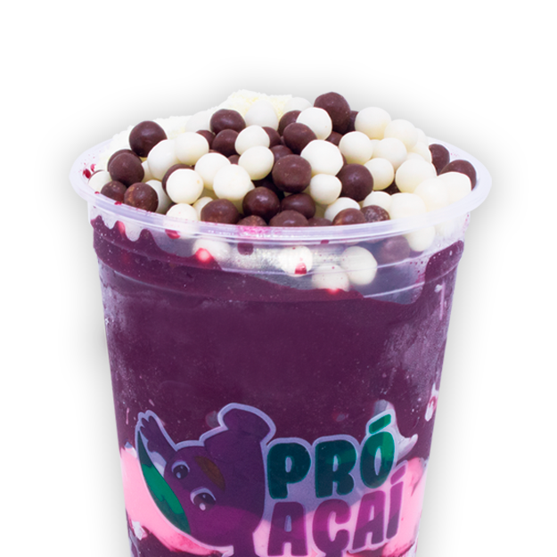 Um açaí de 300ml feito pra quem ama doçura e crocância: leite condensado cremoso escorrendo por cima e chocoball estalando a cada colherada. Uma combinação divertida, marcante e perfeita pra quem quer se deliciar sem pensar duas vezes.