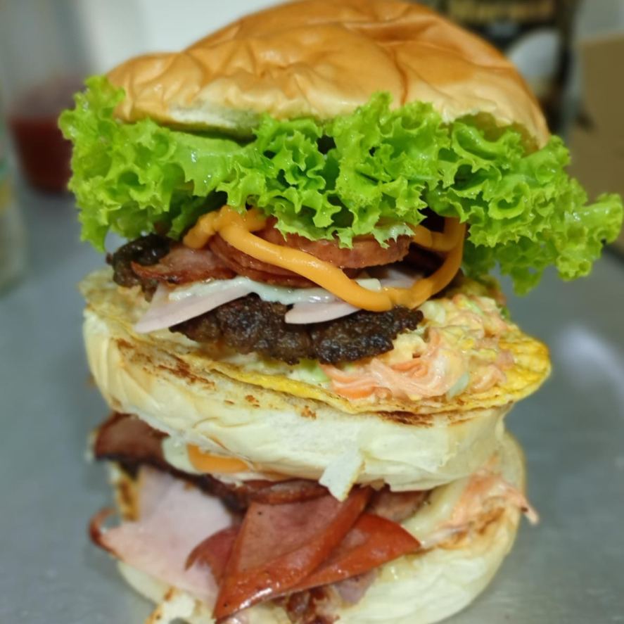 Pão, Carne, Bacon, Calabresa, Salsicha, Frango, Queijo, Presunto, Ovo, Cheddar, Catupiry Salada, Batata Palha.