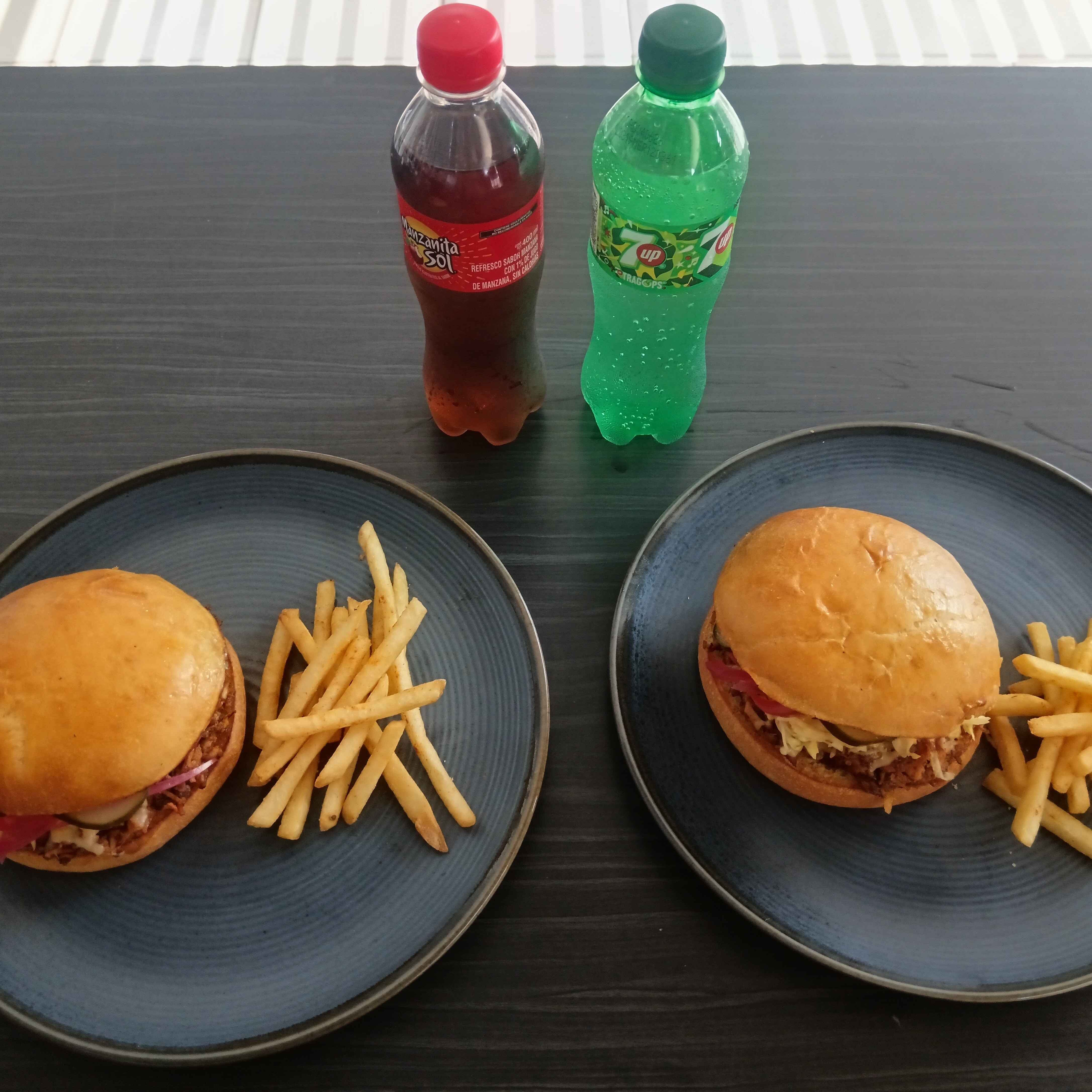 2 Hamburguesas + 2 Refrescos