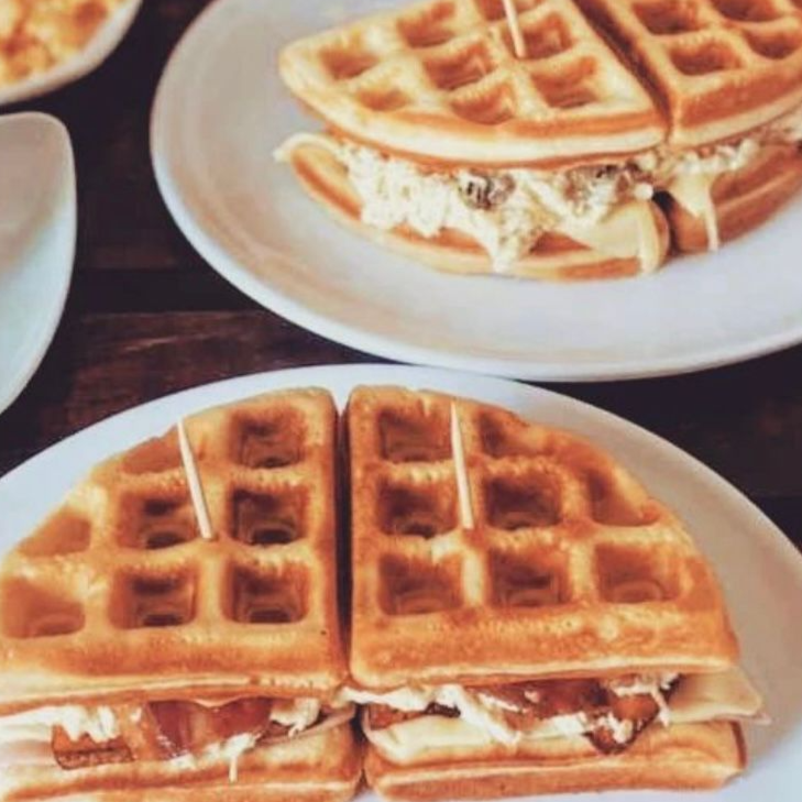 WAFFLES SALADOS + BEBIDA GRATIS