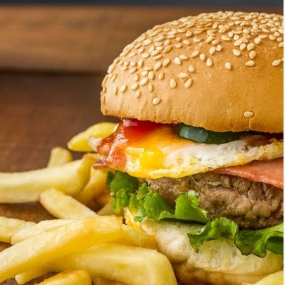 HAMBURGUESA CON PAPAS