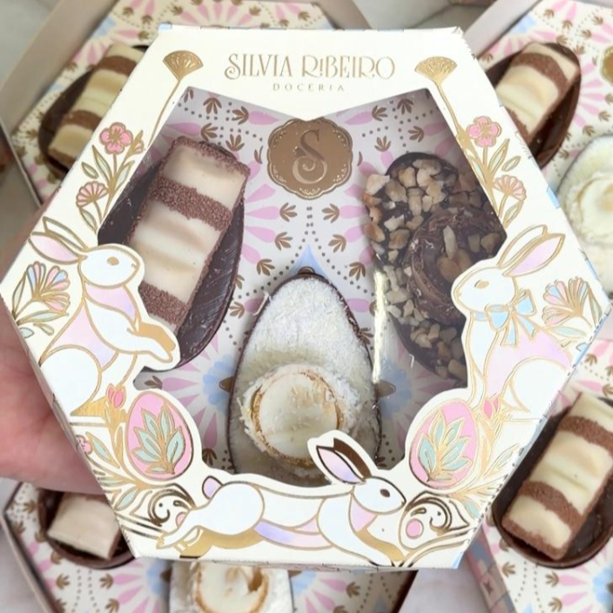 Casca de chocolate ao leite recheada com Kinder. Casca de chocolate ao leite recheada com Nutella crocante. Casca de chocolate ao leite recheada com mousse de Rafaello. Aprox. 140g.