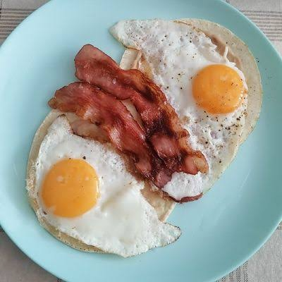 Huevos Estrellados más Tocino