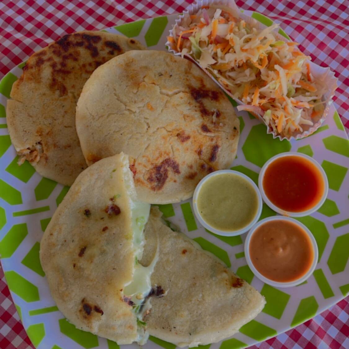 Pupusa de pollo con espinacas