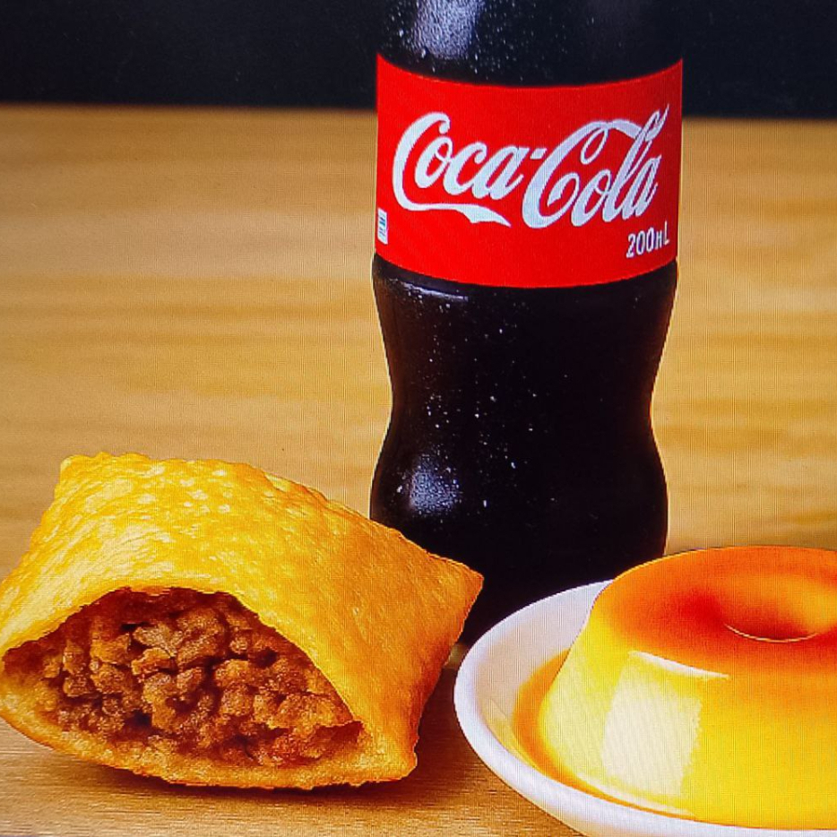 Combo Simples Individual! Inclui um saboroso pastel de sua escolha, um mini pudim cremoso e uma refrescante Coca-Cola (200ml). A combinação ideal para um lanche prático