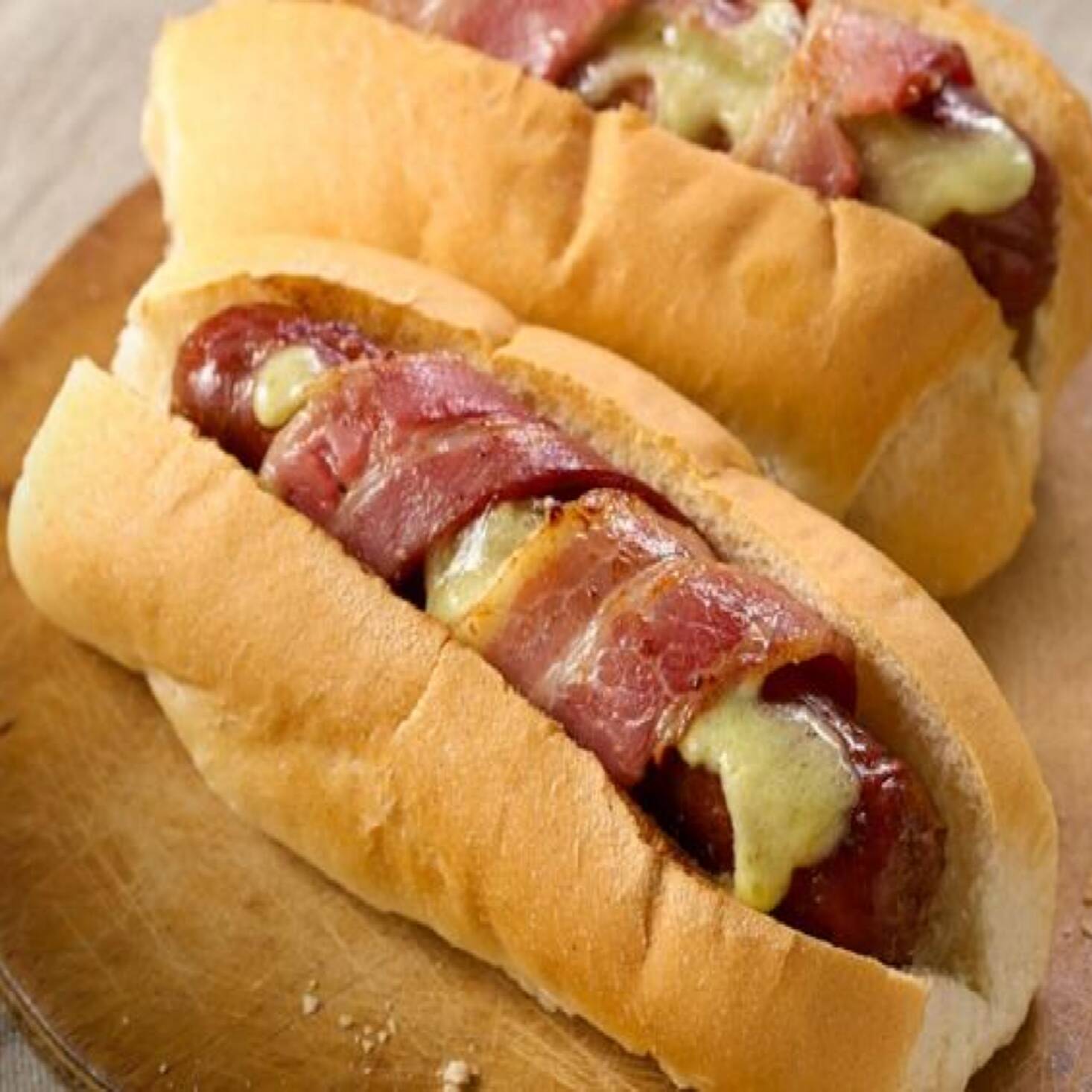 Combo 2 Hot Dogs Jumbos con Queso y Tocino