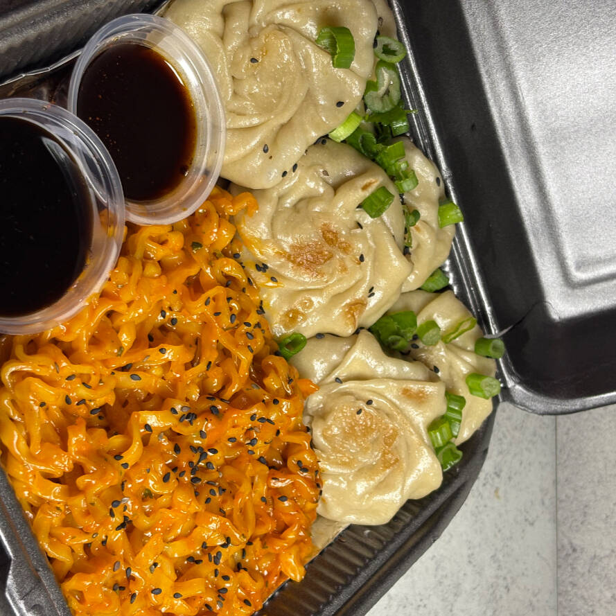 6 Dumplings a Vapor de Res con Buldak Carbonara