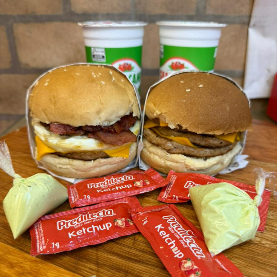 X TUDO(PAO,CARNE,QUEIJO,OVO LINGUIÇA CALABRESA) + 2 GUARACAMP