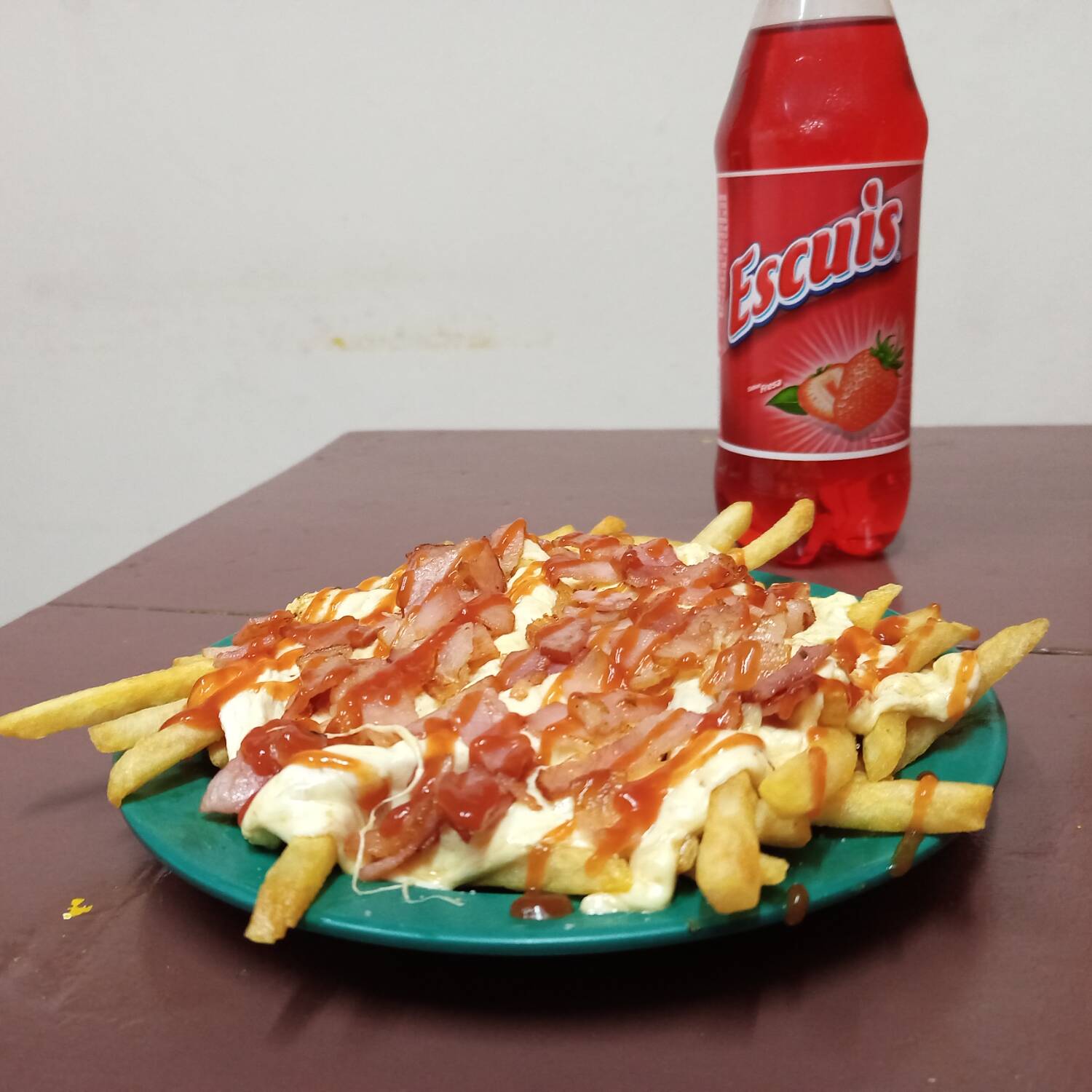 Papas con Queso de Hebra, Tocino y Piña